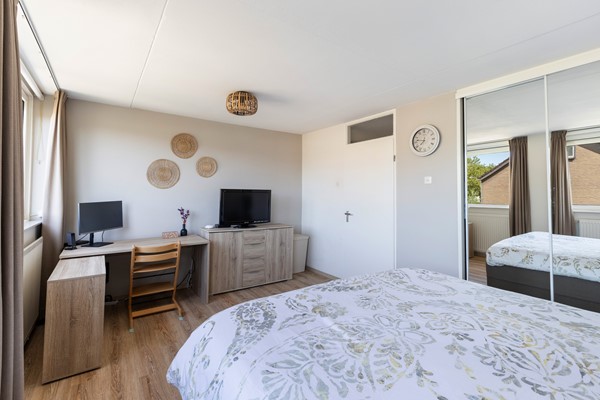 Foto - Te koop: Nette tussenwoning in het gezellige Klundert!